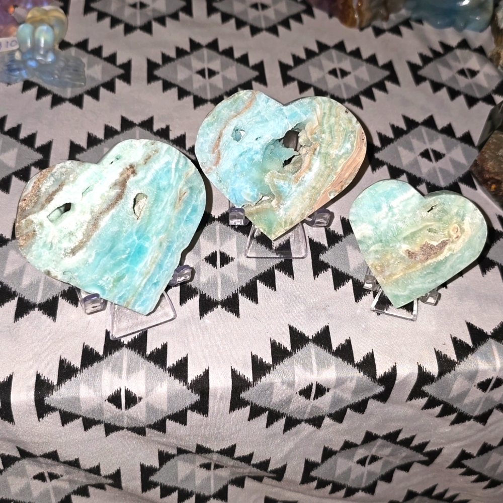 Beautiful carribean calcite hearts! 🩵🤎